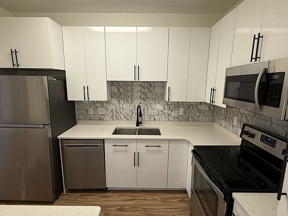 2nd image of 1290 Lake Dr