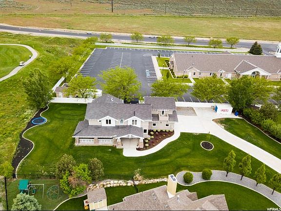 3rd image of 1631 S Parkway Ct