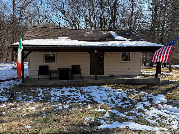 2nd image of 302 Lake Road