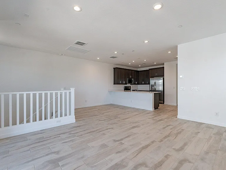 4042 E Amoroso Dr — Photo 9