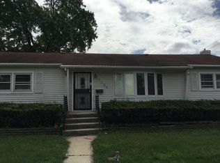 8139 Salisbury Ave, Lyons, IL 60534