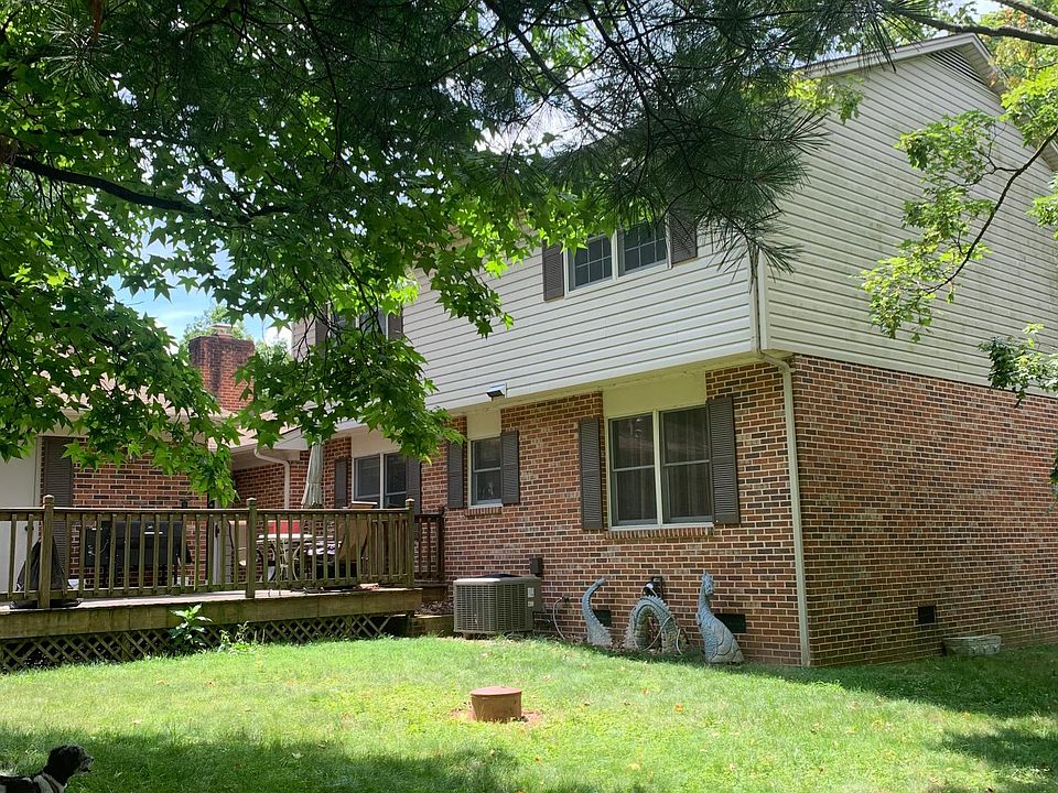 1st image of 710 Greenbriar Dr