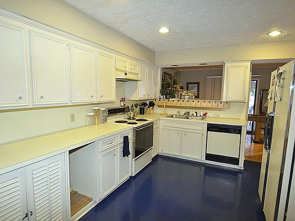 There is a very spacious kitchen with breakfast area, tons of cabinet and counter top space too!