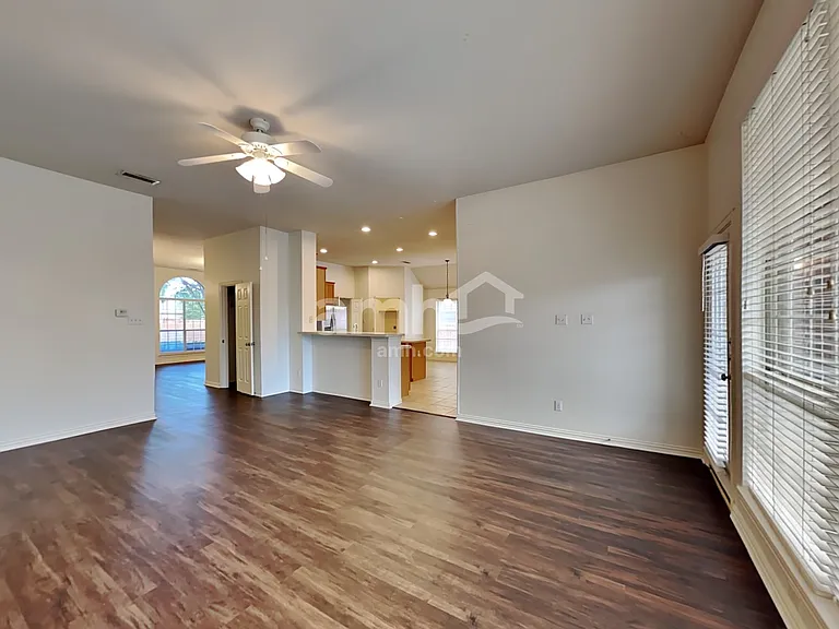 6213 Richmond Dr — Photo 5