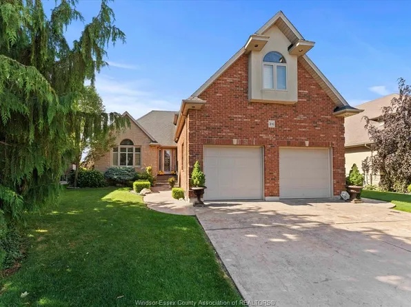 24 Sandy Lake Dr, Leamington, ON N8H 5J3