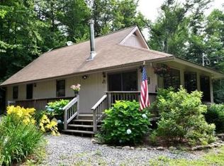 37 Stones Throw Dr, Tolland, MA 01034
