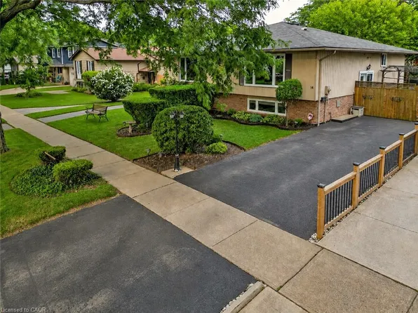 14 Woodeden Rd, Grimsby, ON L3M 4N4