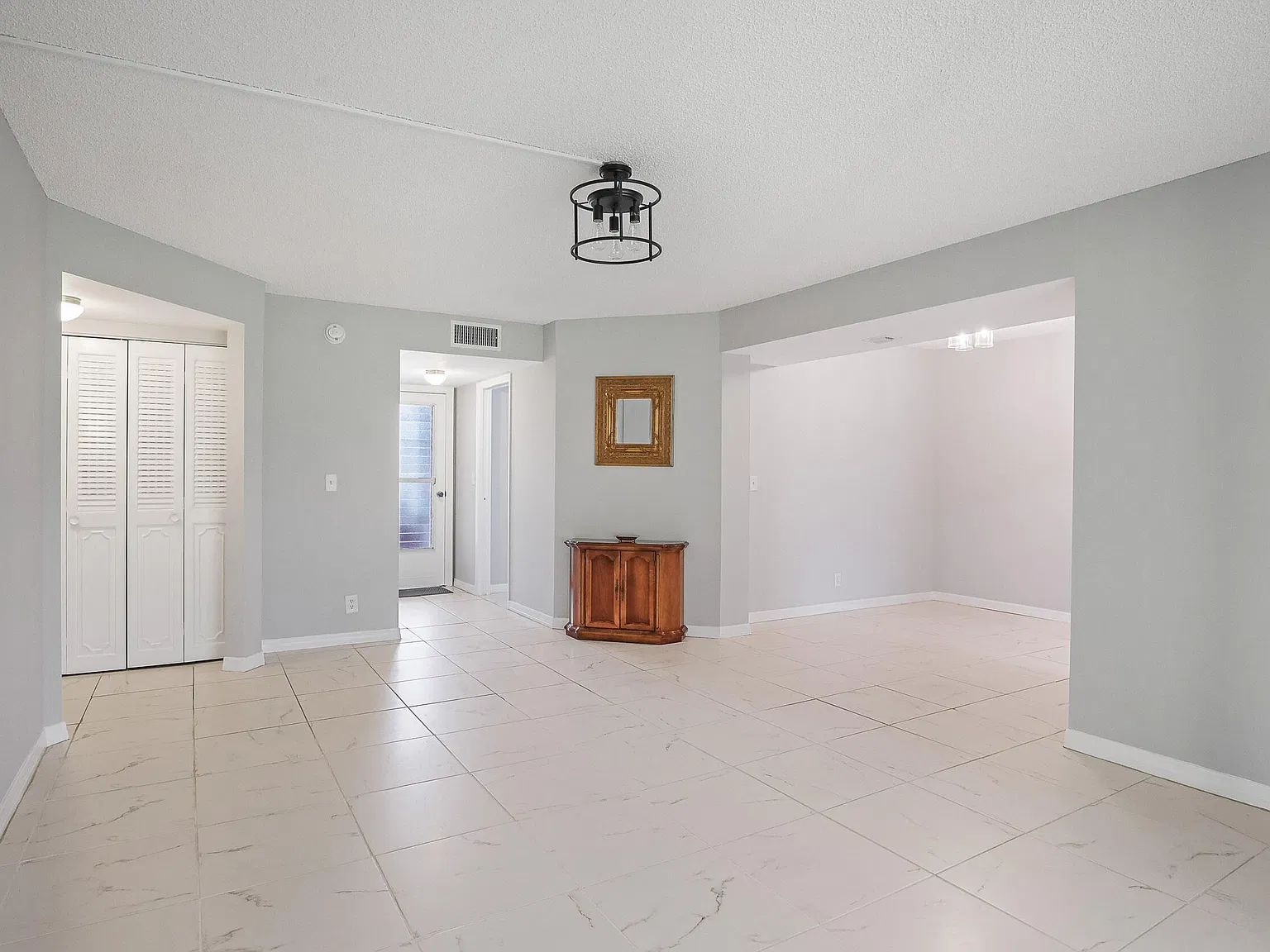 2 bed, 2.0 bath, 1090 sqft, $1,800 — Photo 2