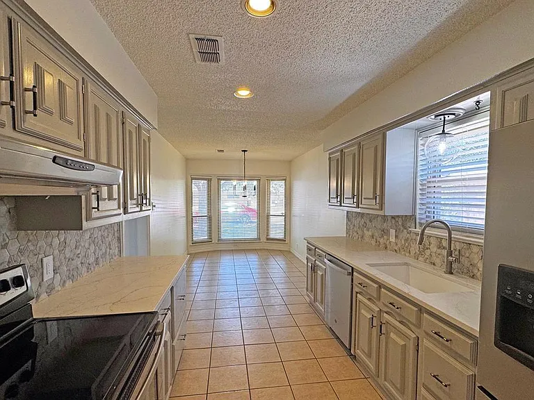 4027 Angelina Dr — Photo 7