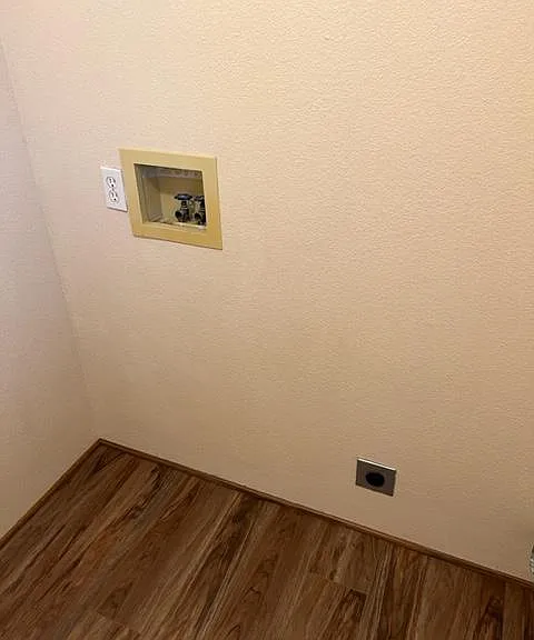 901 Rebecca Dr — Photo 10