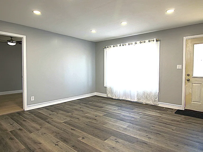 135 Springleaf Dr — Photo 7