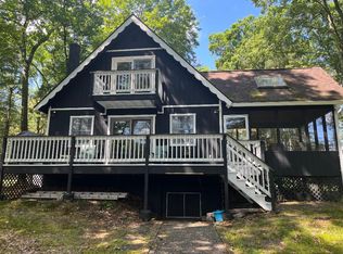 129 Hemlock Point Ct, Hawley, PA 18428
