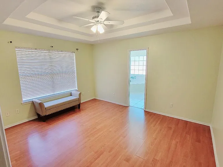 3514 N 32nd Ln — Photo 7