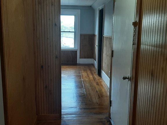 4th image of 10 Parsons St