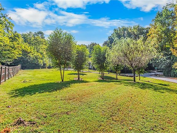 5th image of 116 Lucas Park Dr