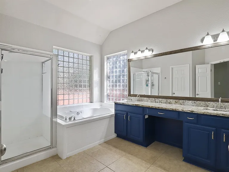 18121 Whitewater Cv — Photo 20