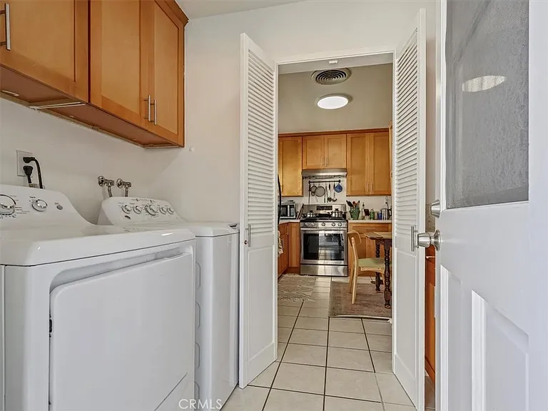 24033 Welby Way — Photo 22