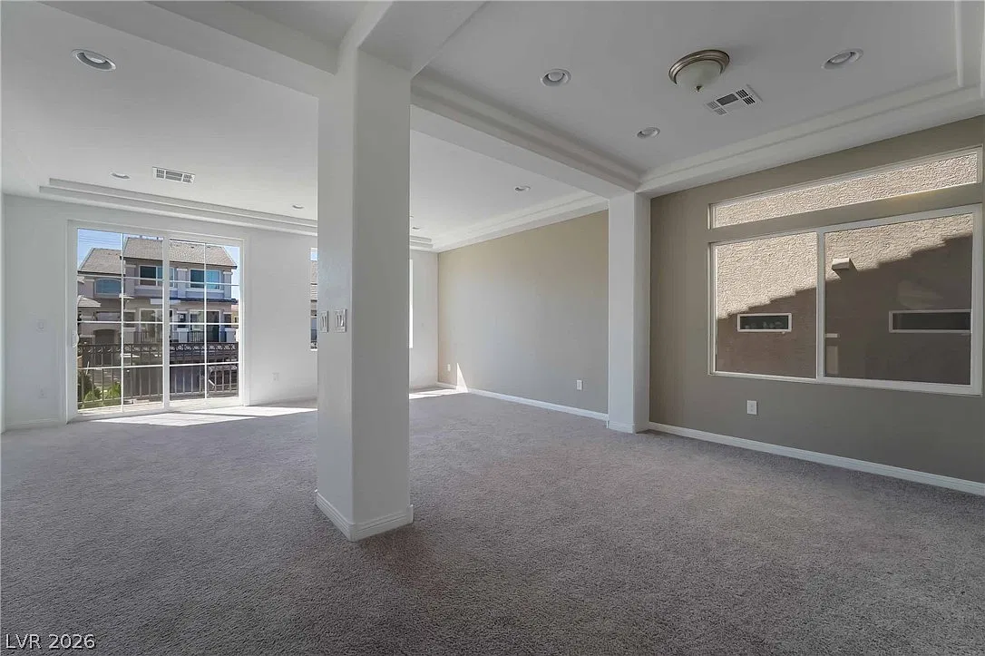 4 bed, 3.5 bath, 3065 sqft, $2,990 — Photo 4