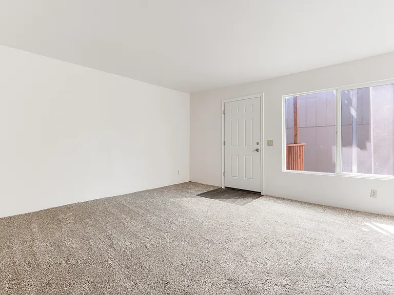 Crestwood Court Apartments — Photo 10
