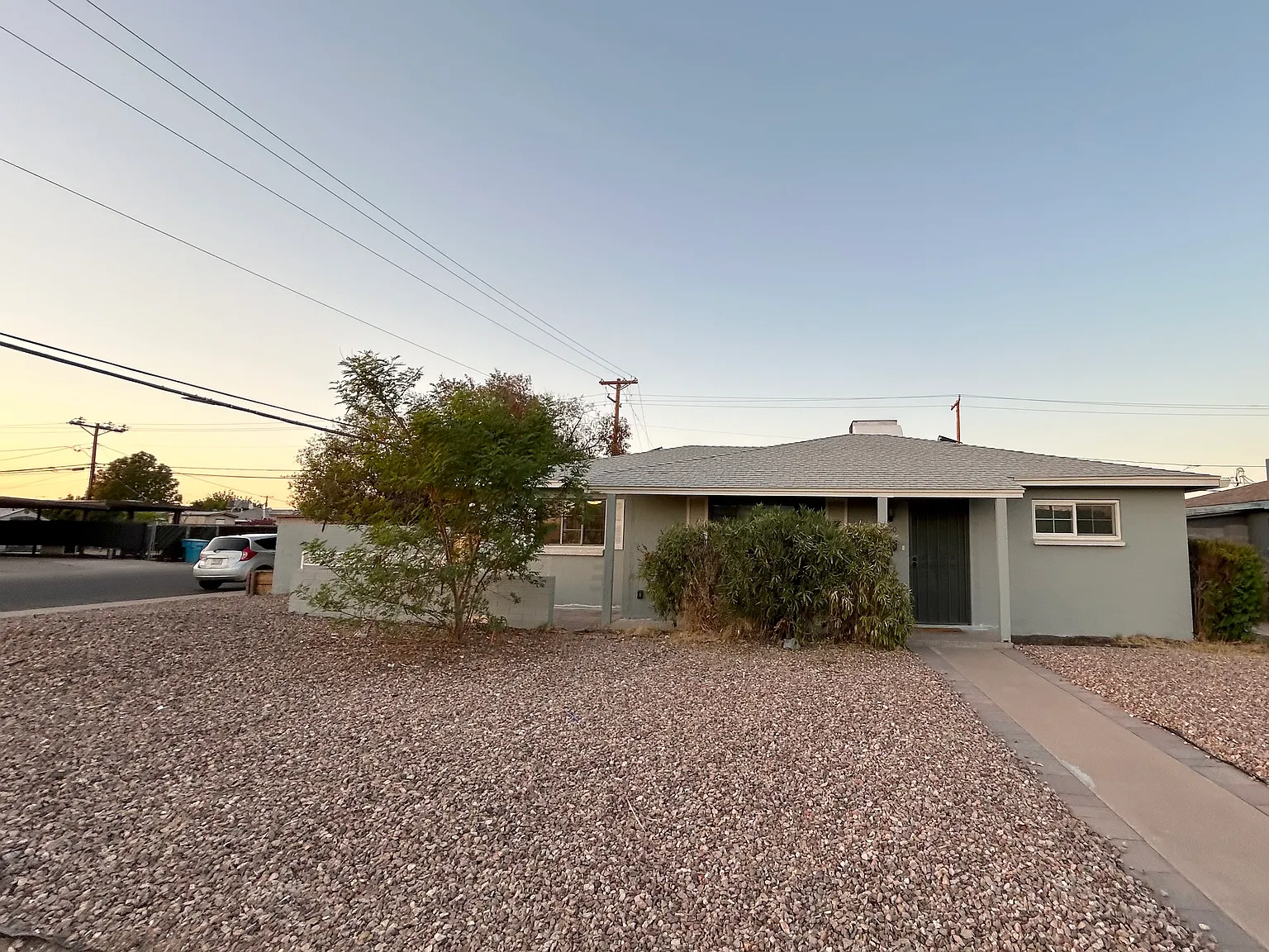 2850 W Alice Ave — Photo 2