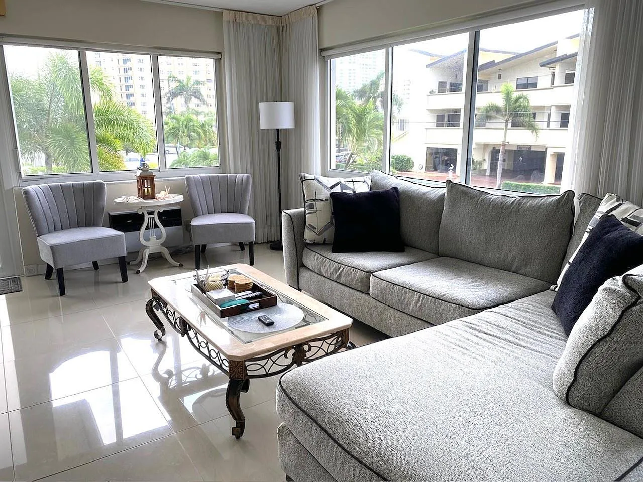 2 bed, 2.0 bath, 1000 sqft, $2,400 — Photo 4