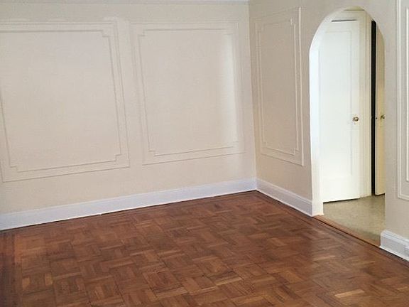 4th image of 2462 29th St APT 2A