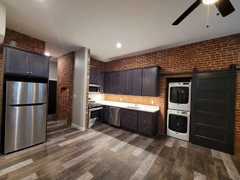 125 Henrietta St — Photo 32