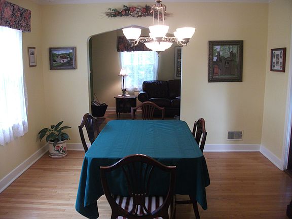 3rd image of 9810 S Avers Ave