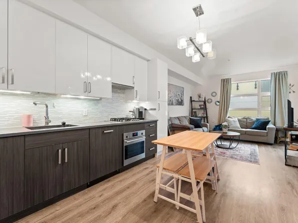 515 N 4th Ave NE #302, Calgary, AB T2E 0J9