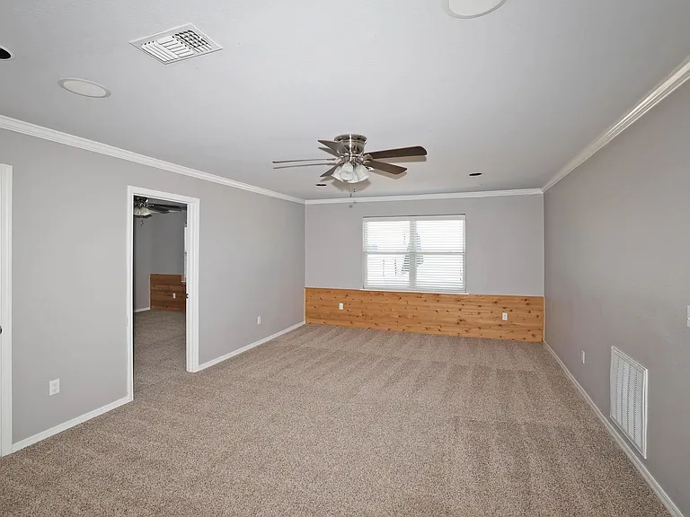 7501 Continental Pkwy — Photo 44