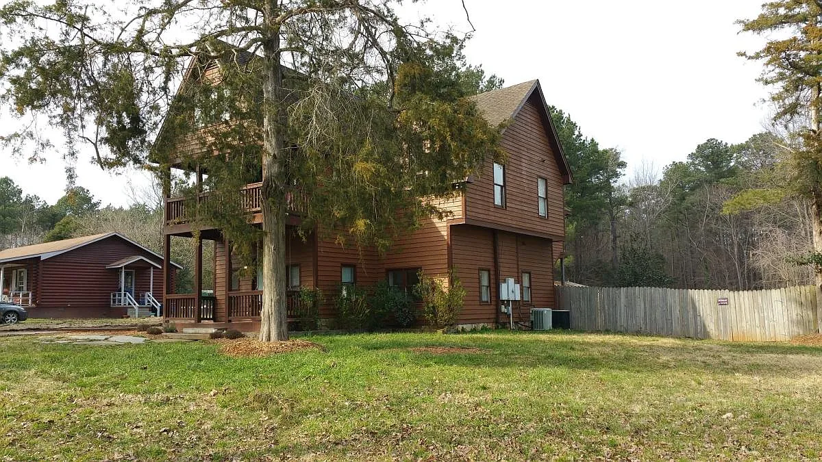 West side view exterior - 1904 Evergreen Ave