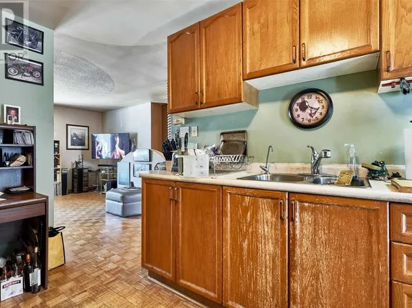 704 Brock St S #2, Whitby, ON L1N 4L2