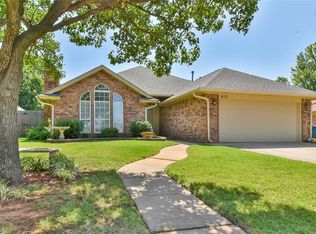 612 Fox Hunt Ln, Edmond, OK 73003