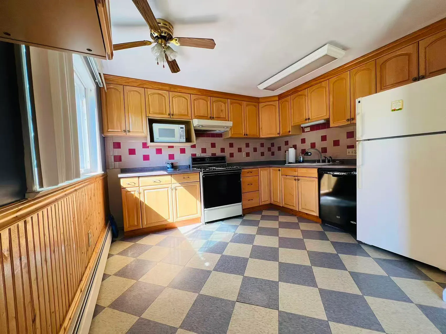 2 bed, 850 sqft, $2,250 — Photo 3