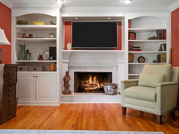 5th image of 111 Oak Forest Dr SE