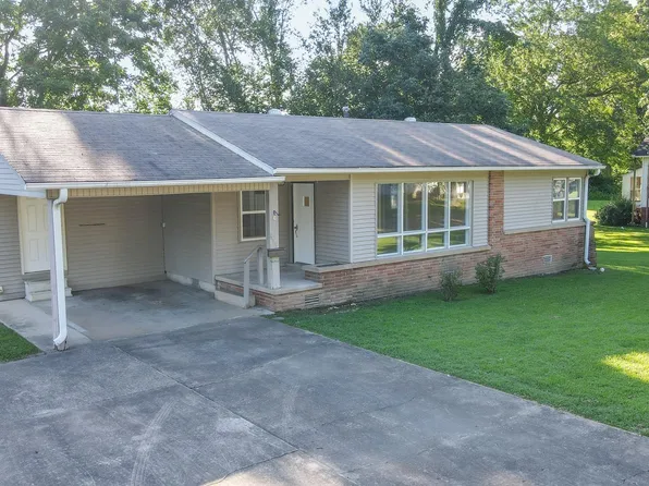 615 S McCombs St, Martin, TN 38237