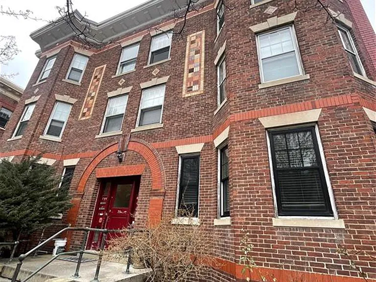 25 Fairfield St #2 — Photo 5
