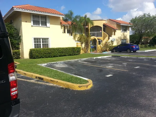 15635 SW 74th Circle Dr APT 15, Miami, FL 33193
