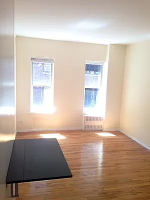 Rented by Siderow Residential Group | media 15