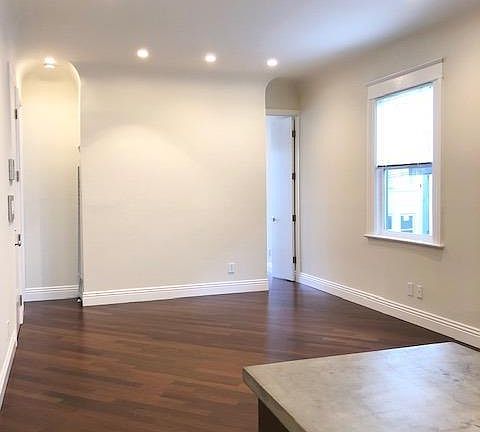4th image of 1046 Pacific Ave
