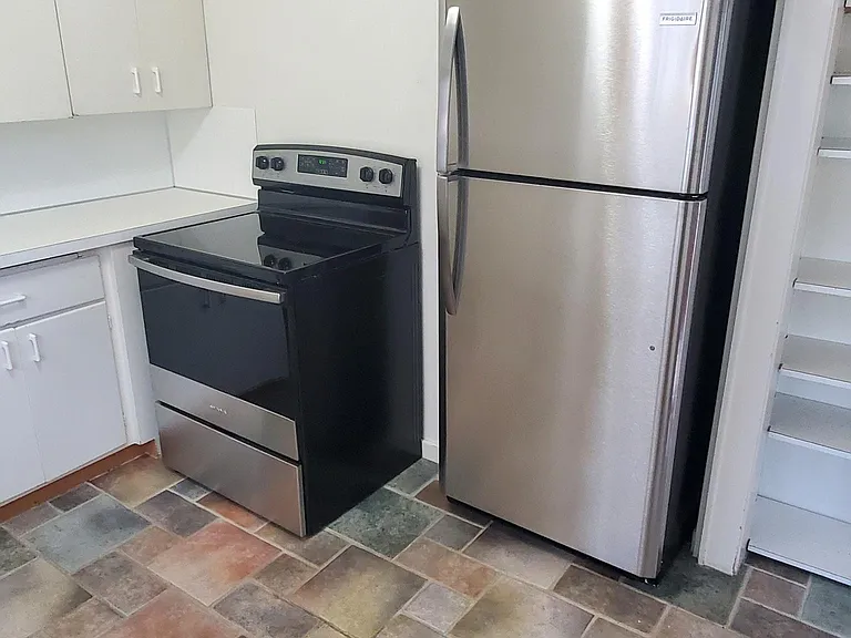 957 Maxwell Ave SE — Photo 10