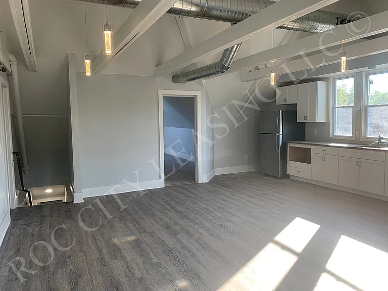 965 Monroe Ave #5 — Photo 2