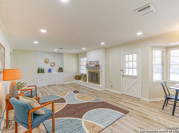 4th image of 402 Driftwind Dr