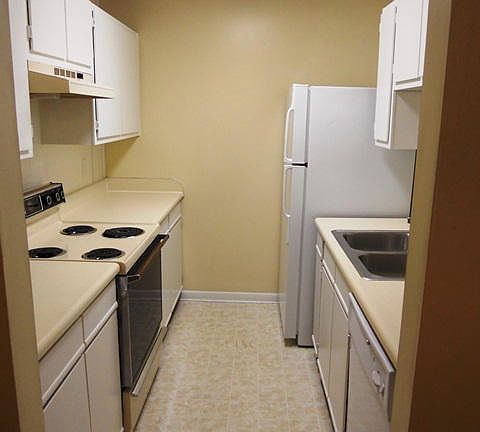 5th image of 3585 Sable Palm Ln Unit E