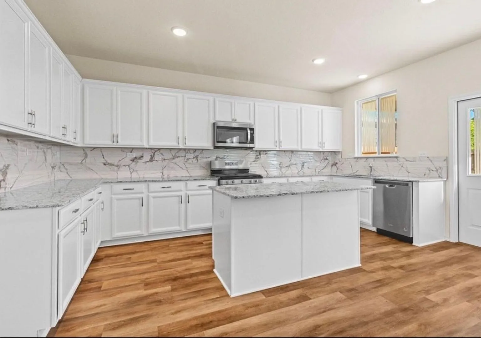 4BR Winding Brook Sanctuary near Top NISD Schools | No Pets Allowed — Photo 2