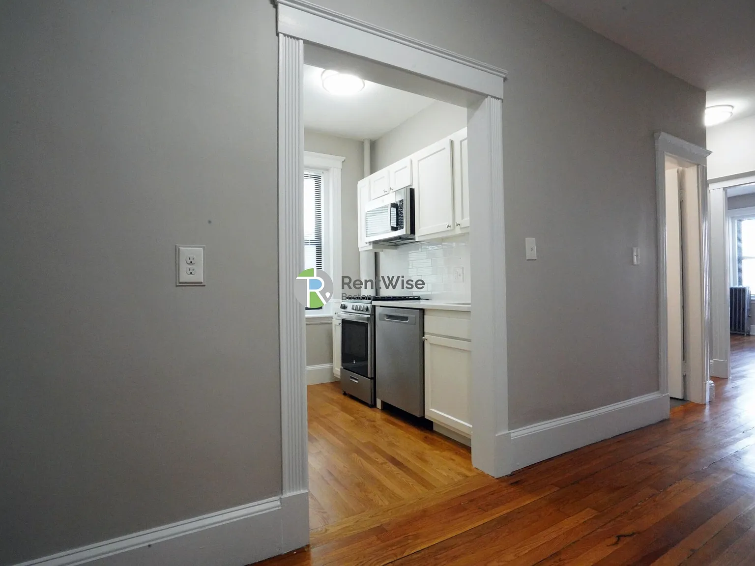 2 bed, 900 sqft, $3,095 — Photo 3