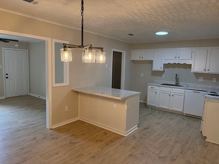 238 Cloverdale Pl — Photo 3