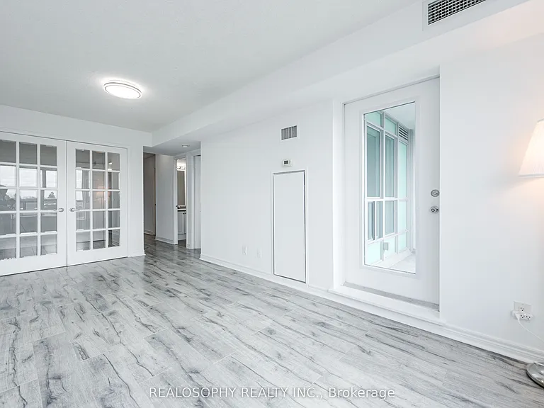 60 Fairfax Cres #421 — Photo 14