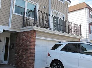 1526 215th St, Flushing, NY 11360