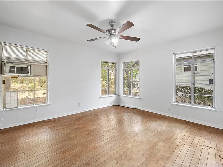 1409 Clifford Ave — Photo 8